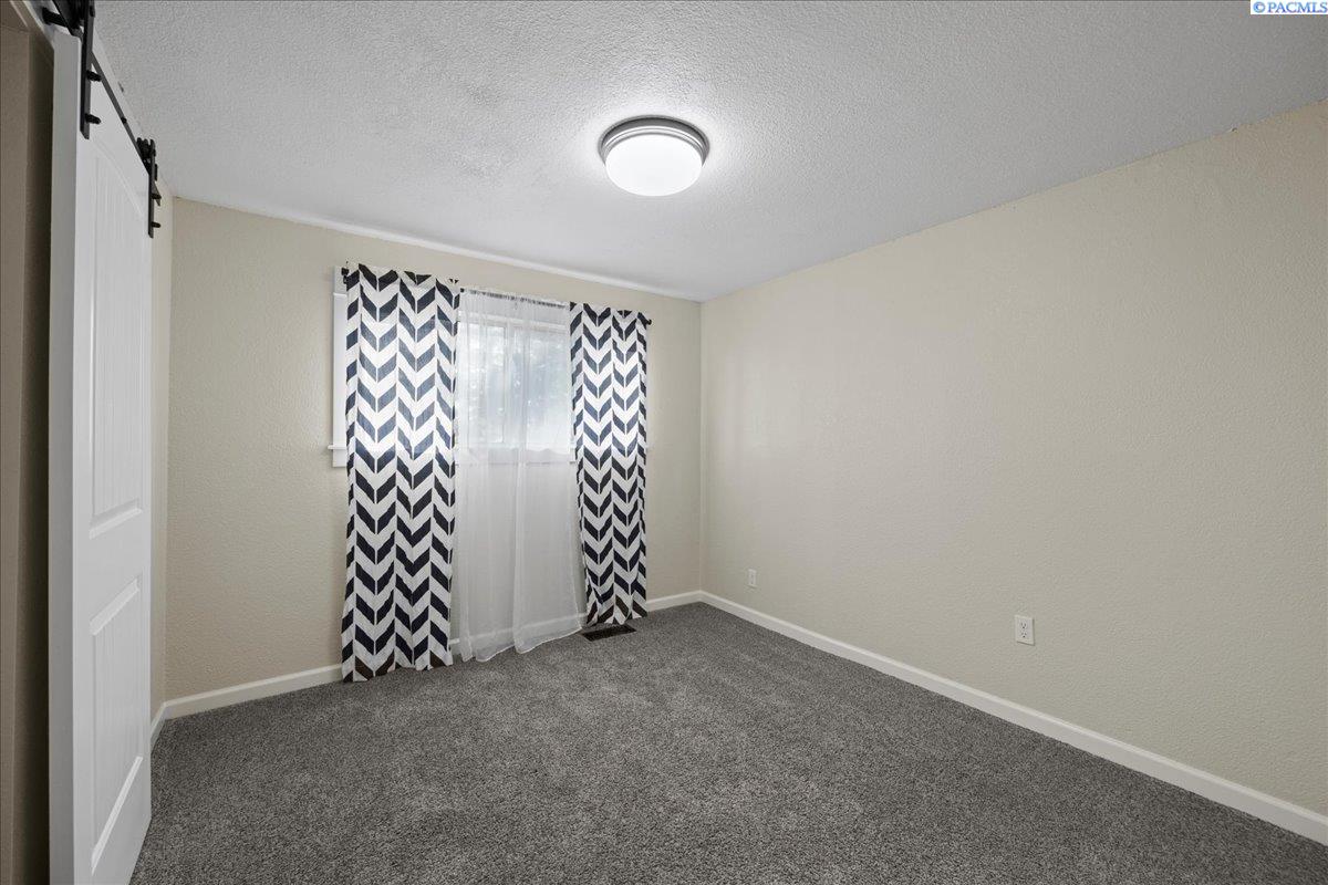 23206 South Finley Road Kennewick, WA 99337 - Photo 16 of 24 Gallery Image 16