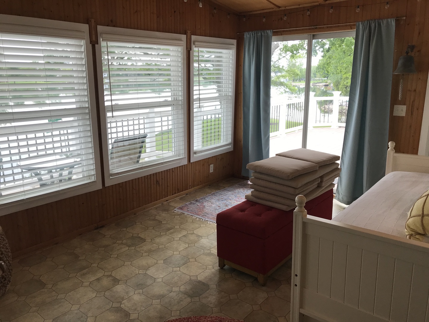 117 Comanche Trail Loda, IL 60948 - Photo 7 of 21 a room with furniture and windows