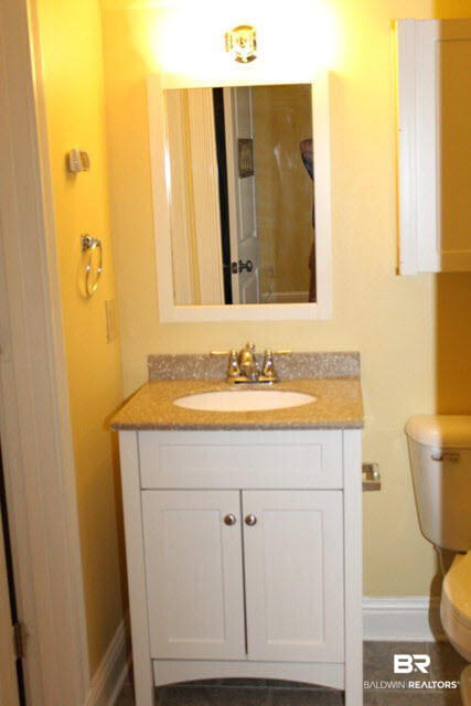9437 Lake Woods Court Semmes, AL 36575 - Photo 17 of 23 Guest Bathroom