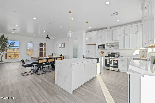 $624,999 | 7214 A-6 Avenue West, Lancaster, CA 93536