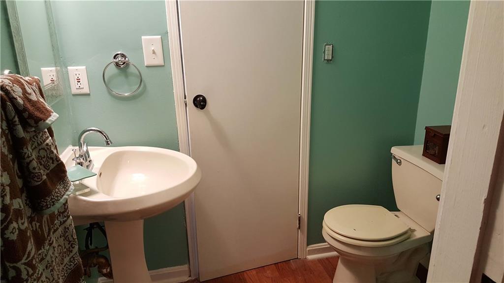 19 Patterson Road Finleyville, PA 15332 - Photo 7 of 20 1st floor powder room.