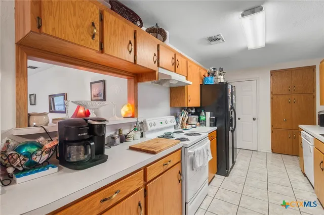 $244,400 | 123-125 6th Street, Vanderbilt, TX 77991