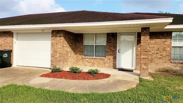 $244,400 | 123-125 6th Street, Vanderbilt, TX 77991
