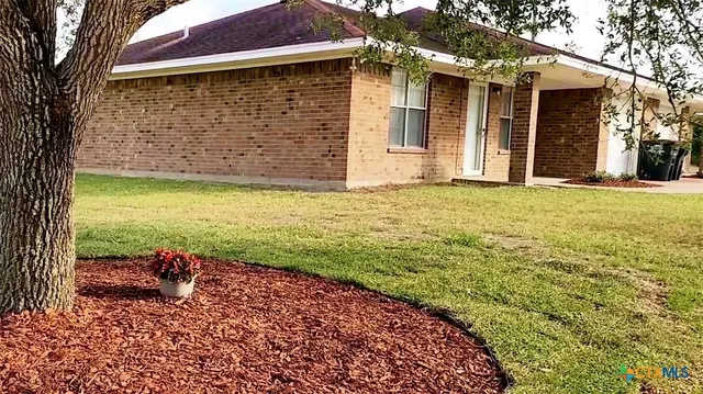 $244,400 | 123-125 6th Street, Vanderbilt, TX 77991