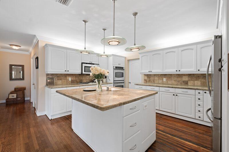 322 Valencia Road West Palm Beach, FL 33401 - Photo 16 of 36 GRANITE KITCHEN COUNTERS