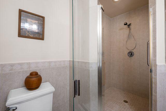 322 Valencia Road West Palm Beach, FL 33401 - Photo 27 of 36 GUEST BATHROOM
