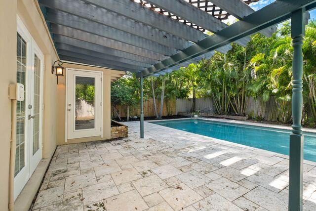 322 Valencia Road West Palm Beach, FL 33401 - Photo 31 of 36 BACK YARD