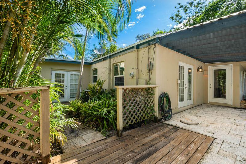 322 Valencia Road West Palm Beach, FL 33401 - Photo 34 of 36 GARDEN AREA