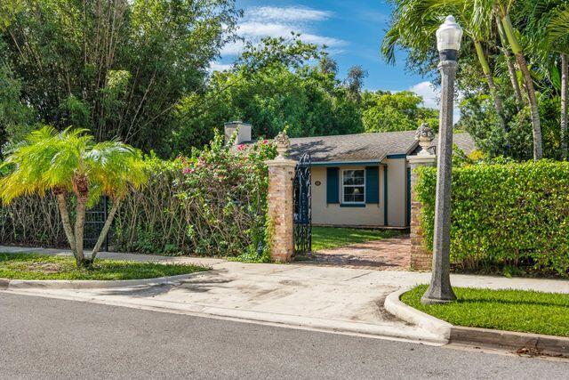 322 Valencia Road West Palm Beach, FL 33401 - Photo 35 of 36 VINTAGE STREET LIGHT