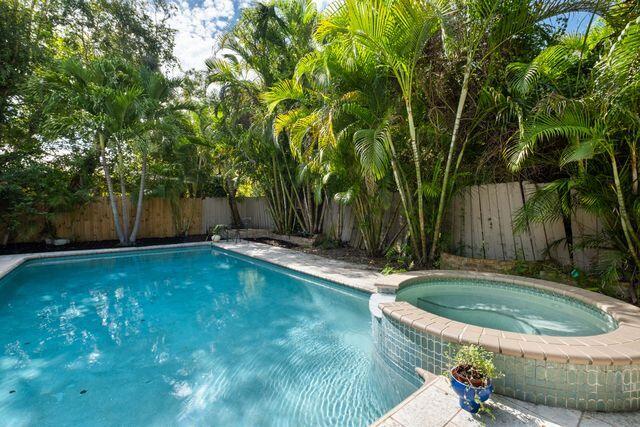 322 Valencia Road West Palm Beach, FL 33401 - Photo 4 of 36 POOL & SPA