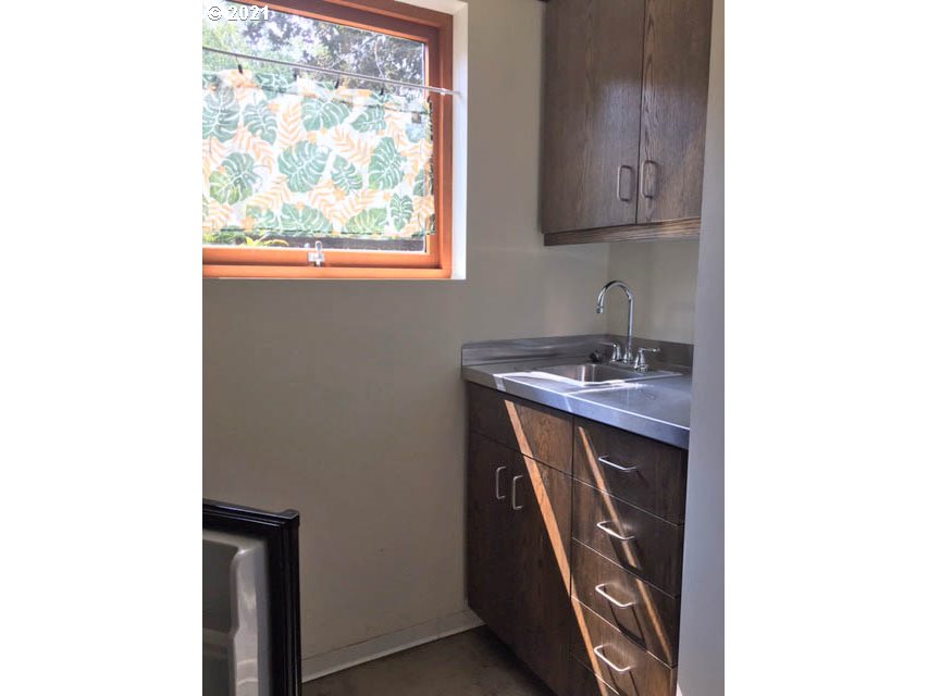 4019 Dillard Road Eugene, OR 97405 - Photo 23 of 24 Gallery Image 23