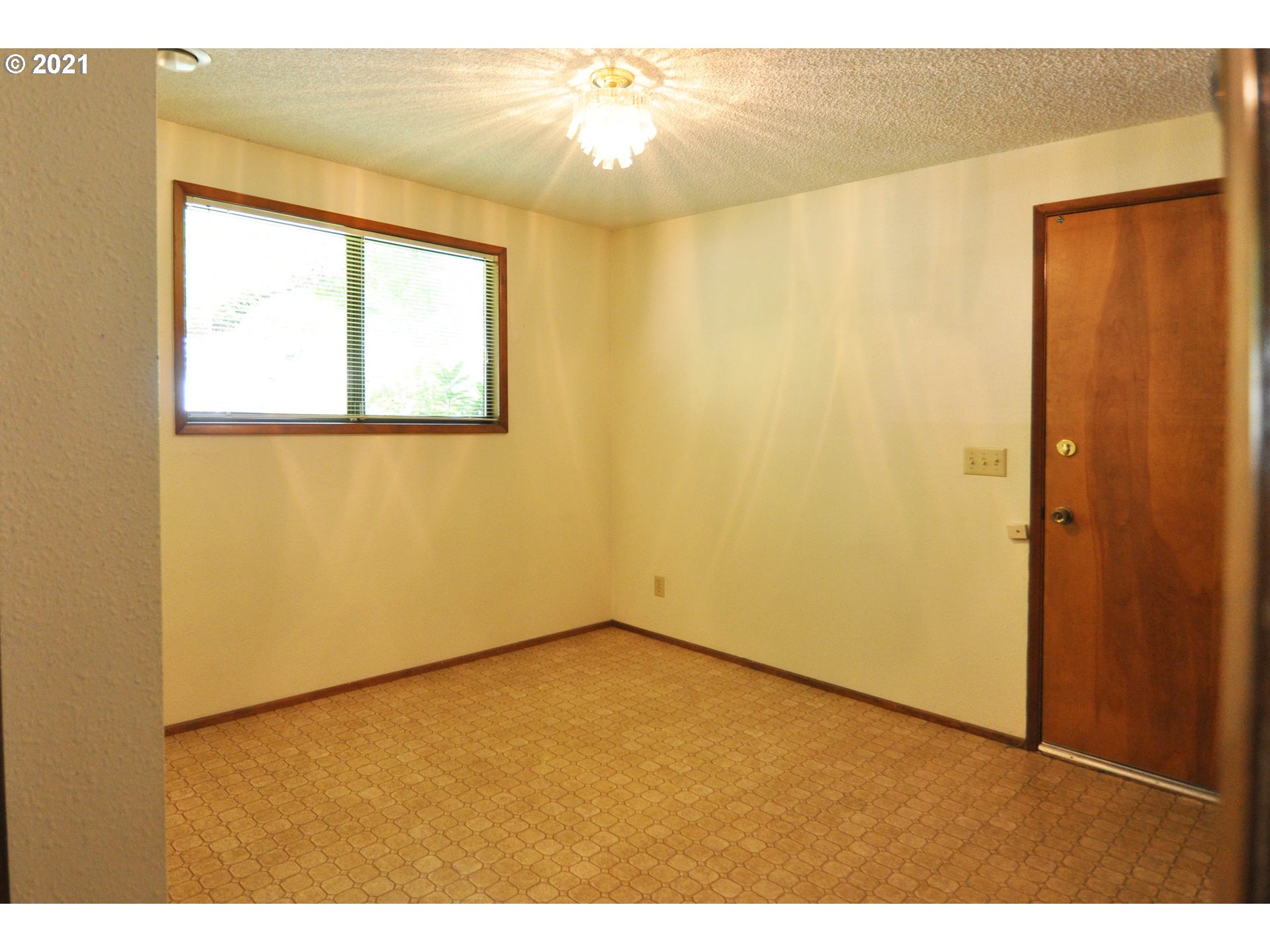 4019 Dillard Road Eugene, OR 97405 - Photo 9 of 24 Gallery Image 9