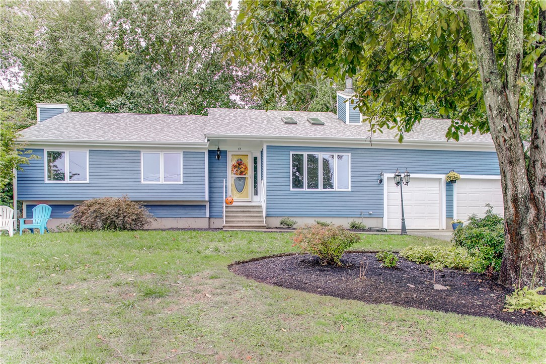 47 Cedar Drive Bristol, RI 02809 - Photo 2 of 47