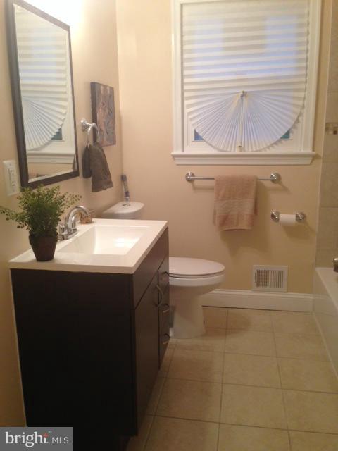1506 Brooke Road Capitol Heights, MD 20743 - Photo 16 of 30 Full Hall Bath