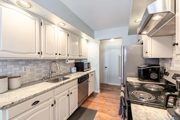 $259,900 | 1 Essex Court, Unit 1, Brookfield, CT 06804