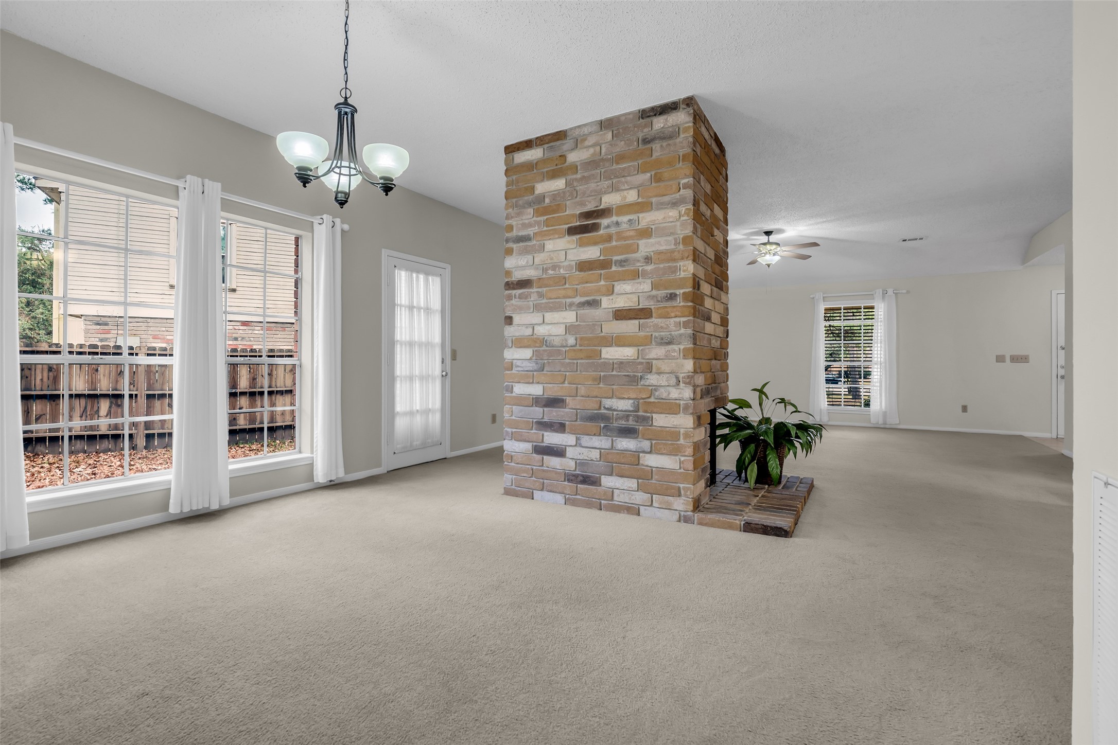 10 Treadwell Court Spring, TX 77381 - Photo 20 of 35 Big windows to allow alot of natural light