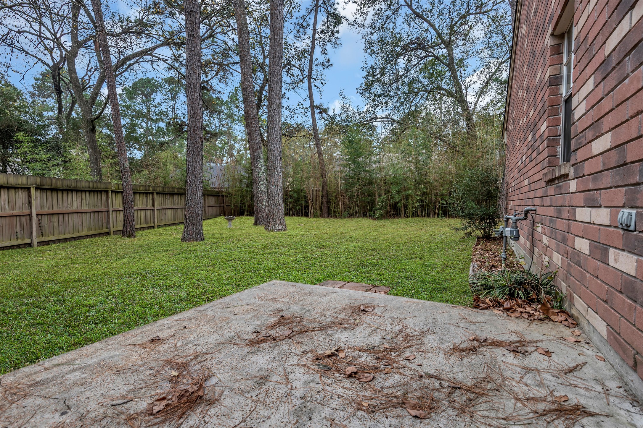 10 Treadwell Court Spring, TX 77381 - Photo 26 of 35 Plenty of room for kids or grandkids to play in their own yard