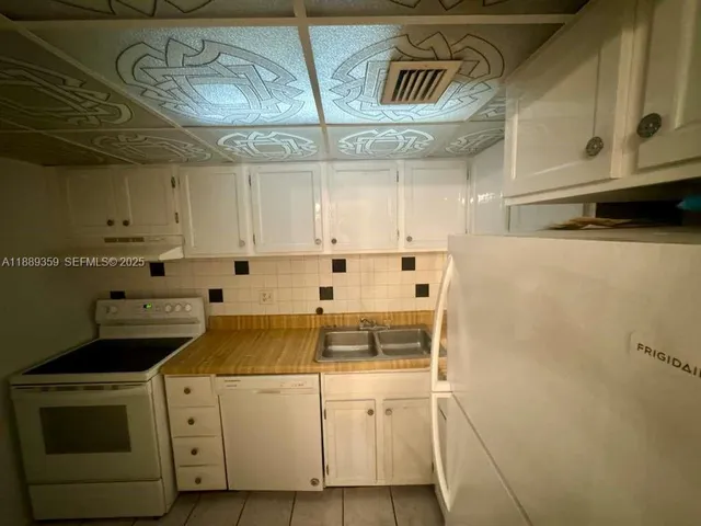 $1,425 | 3720 Inverrary Drive, Unit 1N, Lauderhill, FL 33319