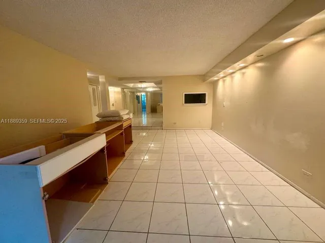 $1,425 | 3720 Inverrary Drive, Unit 1N, Lauderhill, FL 33319