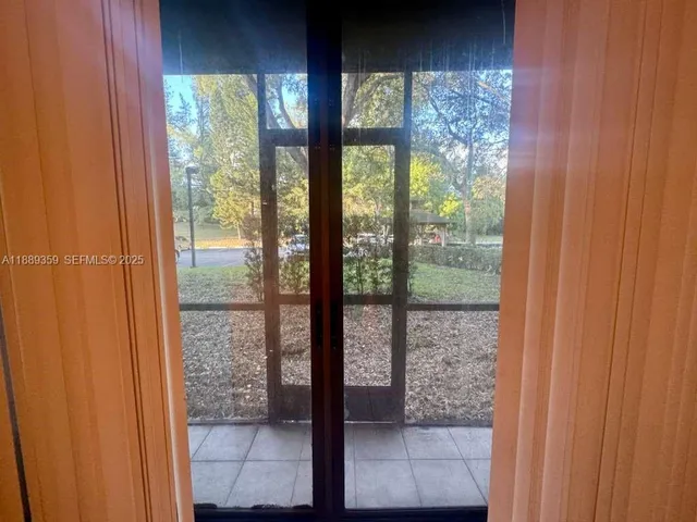 $1,425 | 3720 Inverrary Drive, Unit 1N, Lauderhill, FL 33319