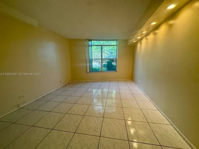 $1,425 | 3720 Inverrary Drive, Unit 1N, Lauderhill, FL 33319