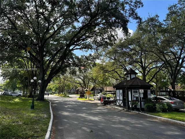 $1,425 | 3720 Inverrary Drive, Unit 1N, Lauderhill, FL 33319