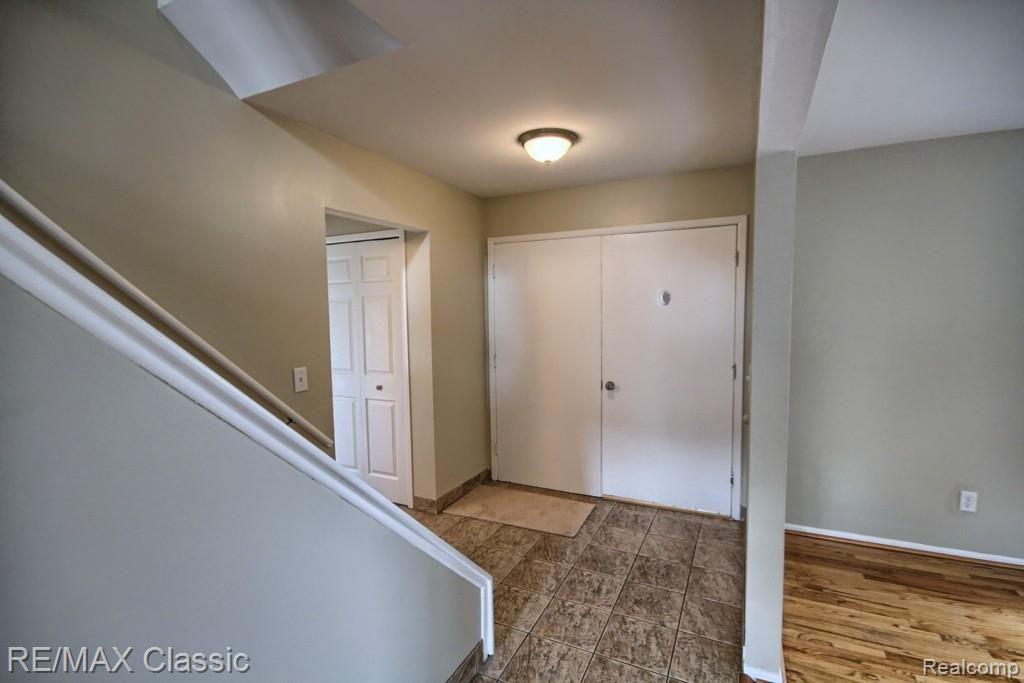 17529 West Thirteen Mile Road Southfield, MI 48076 - Photo 3 of 34 Foyer.jpg