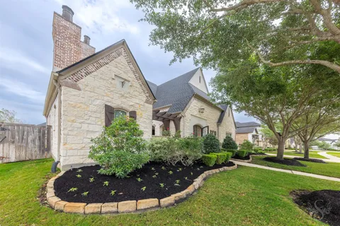 a view of a house with backyard tub and tree