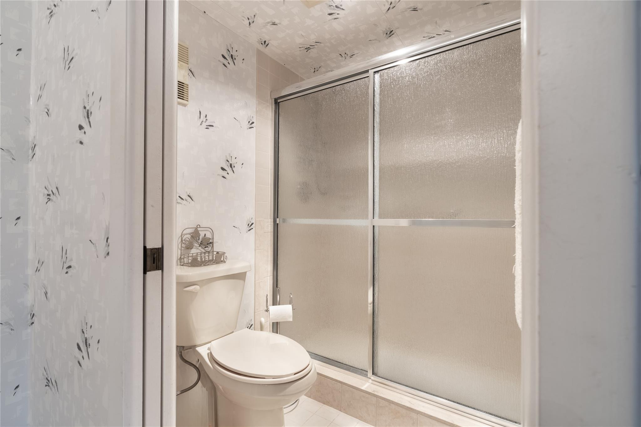 15075 Witney Road, Unit A303 Delray Beach, FL 33484 - Photo 12 of 26 Guest Bath