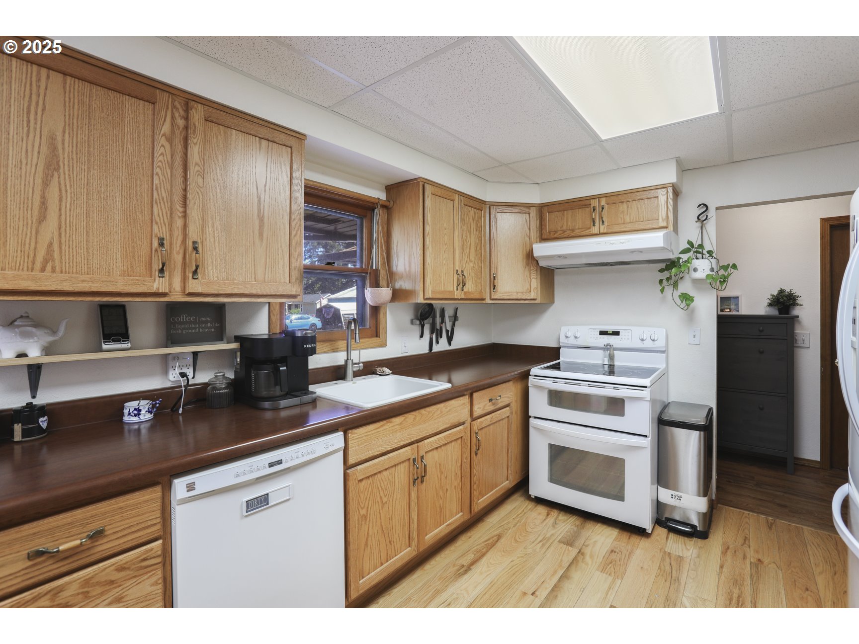 52379 Southwest 4th Street Scappoose, OR 97056 - Photo 5 of 35 Kitchen