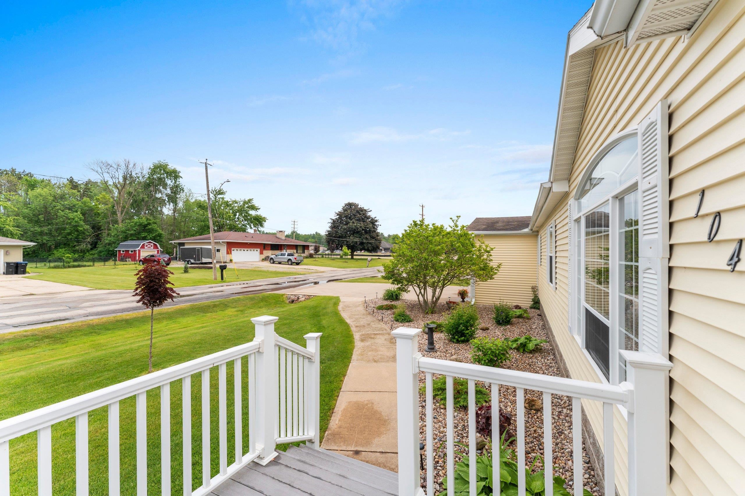 104 West Baehr Street Cecil, WI 54111 - Photo 5 of 64