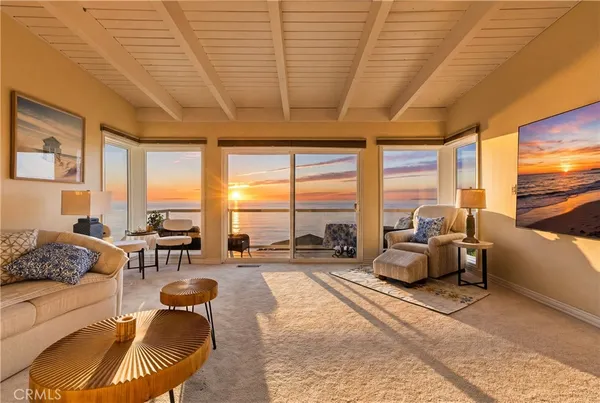$10,500 | 883 Katella Street, Laguna Beach, CA 92651