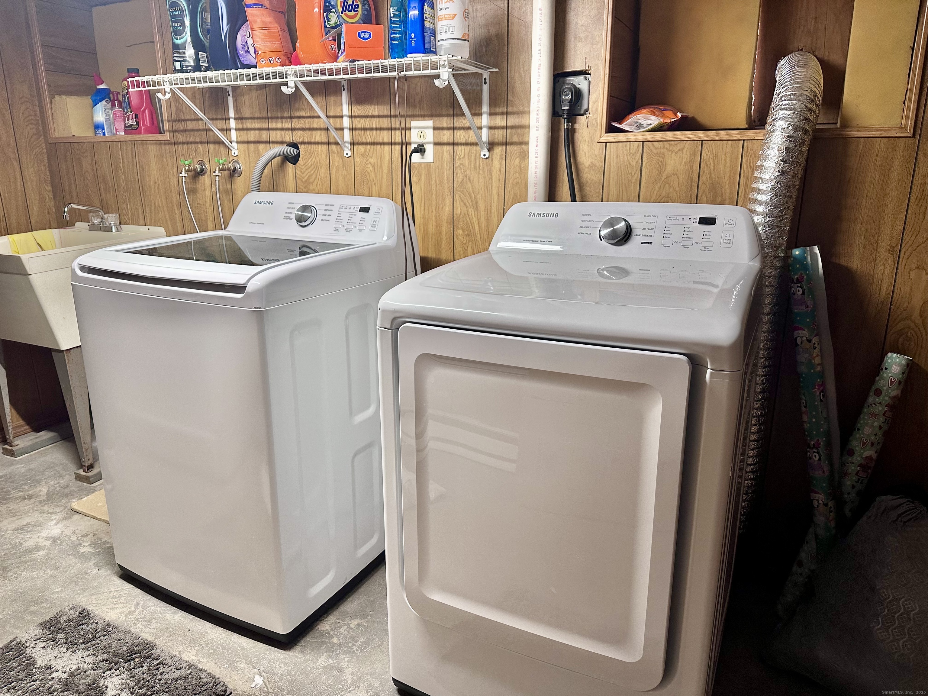 928 Townsend Avenue, Unit 1 New Haven, CT 06512 - Photo 17 of 19 a utility room with dryer and washer