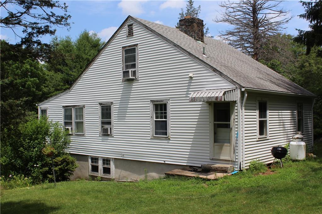 a view of a back yard of the house