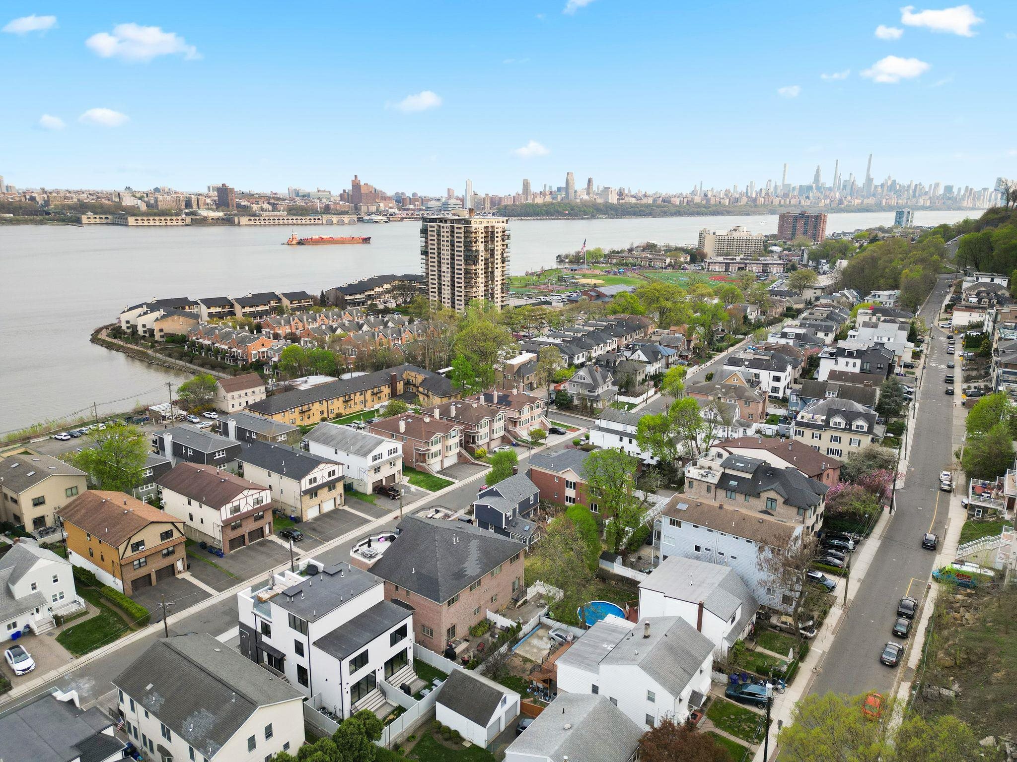 88 Myrtle Avenue, Unit B Edgewater, NJ 07020 - Photo 49 of 49 an aerial view of a city