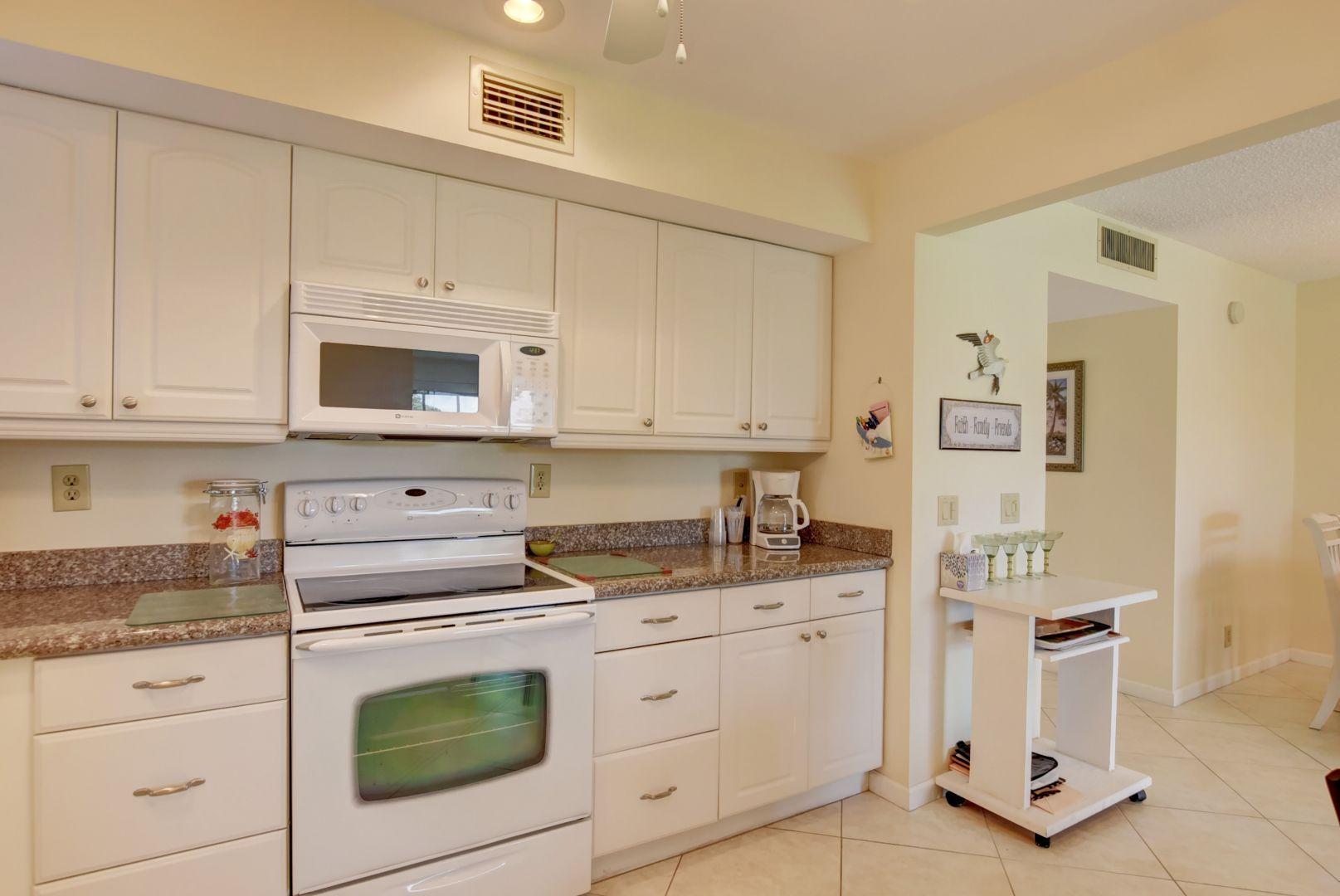 232 Capri East Delray Beach, FL 33484 - Photo 2 of 25 11_ebf_9200and4more