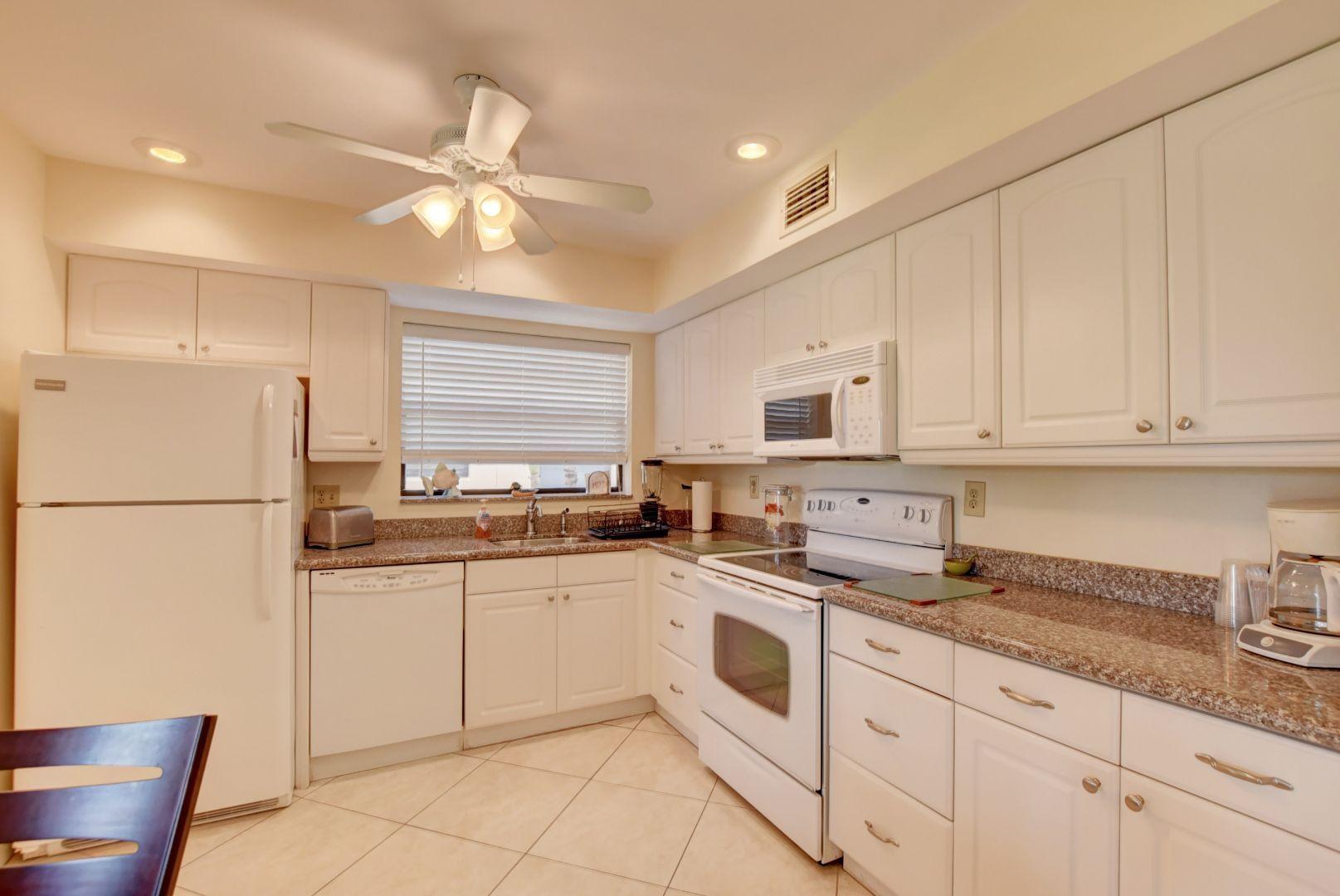 232 Capri East Delray Beach, FL 33484 - Photo 21 of 25 09_ebf_9190and4more