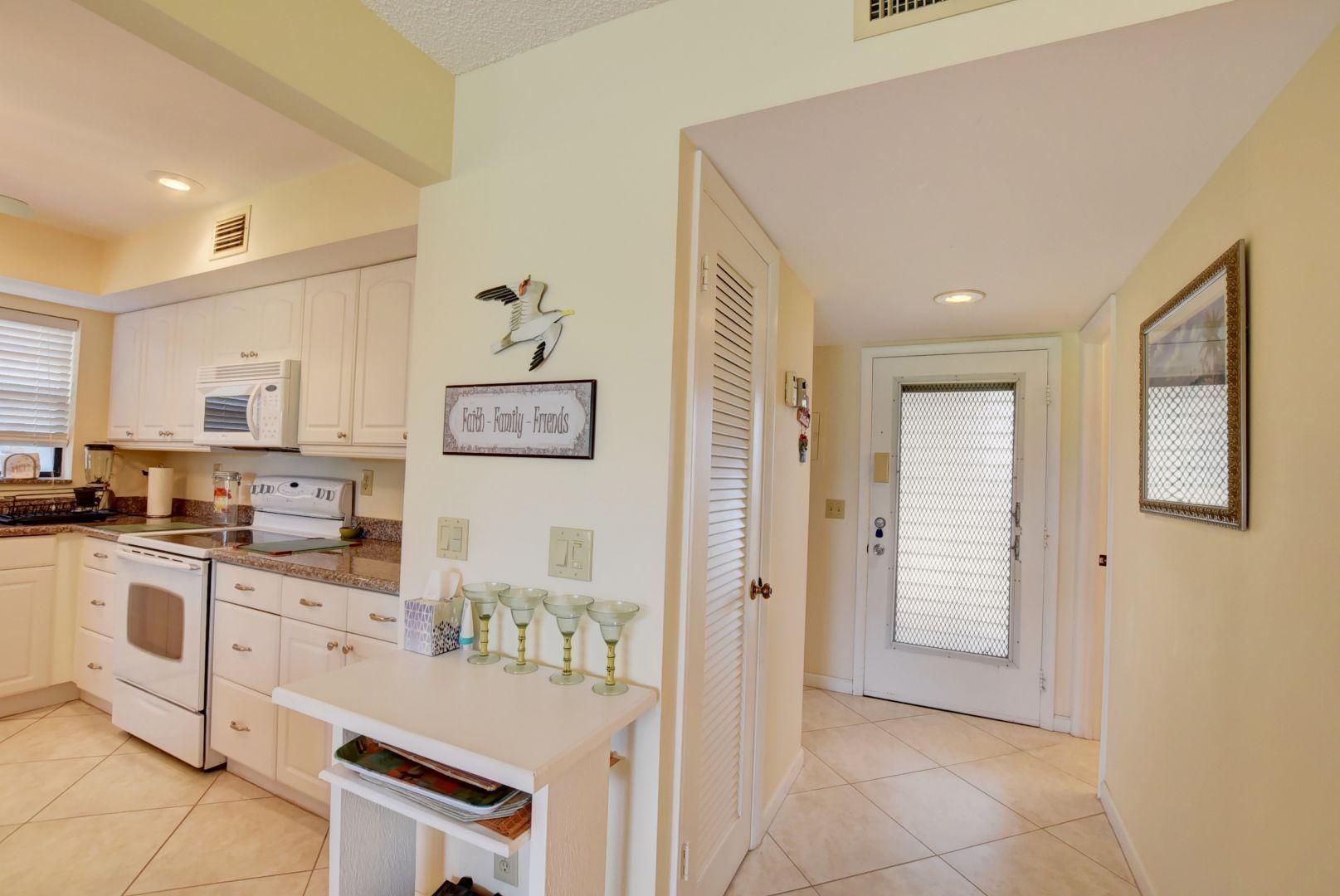 232 Capri East Delray Beach, FL 33484 - Photo 4 of 25 03_ebf_9160and4more