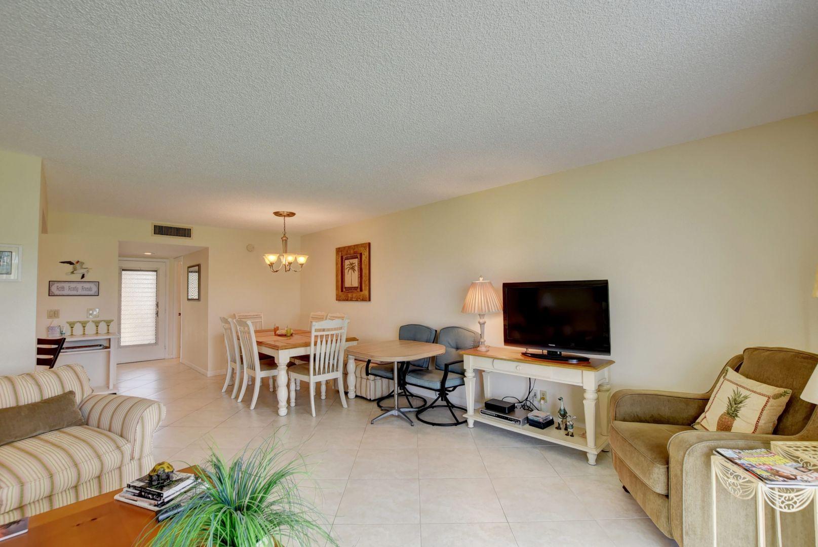 232 Capri East Delray Beach, FL 33484 - Photo 10 of 25 08_ebf_9185and4more