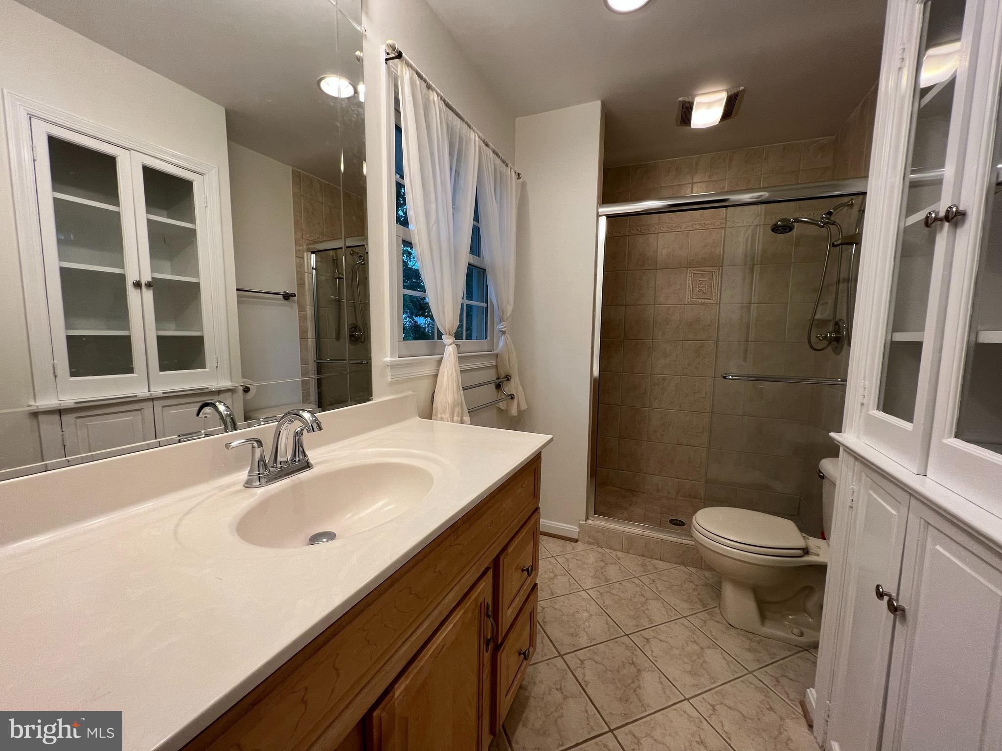 9117 Cherrytree Drive Alexandria, VA 22309 - Photo 17 of 38 Primary Bathroom