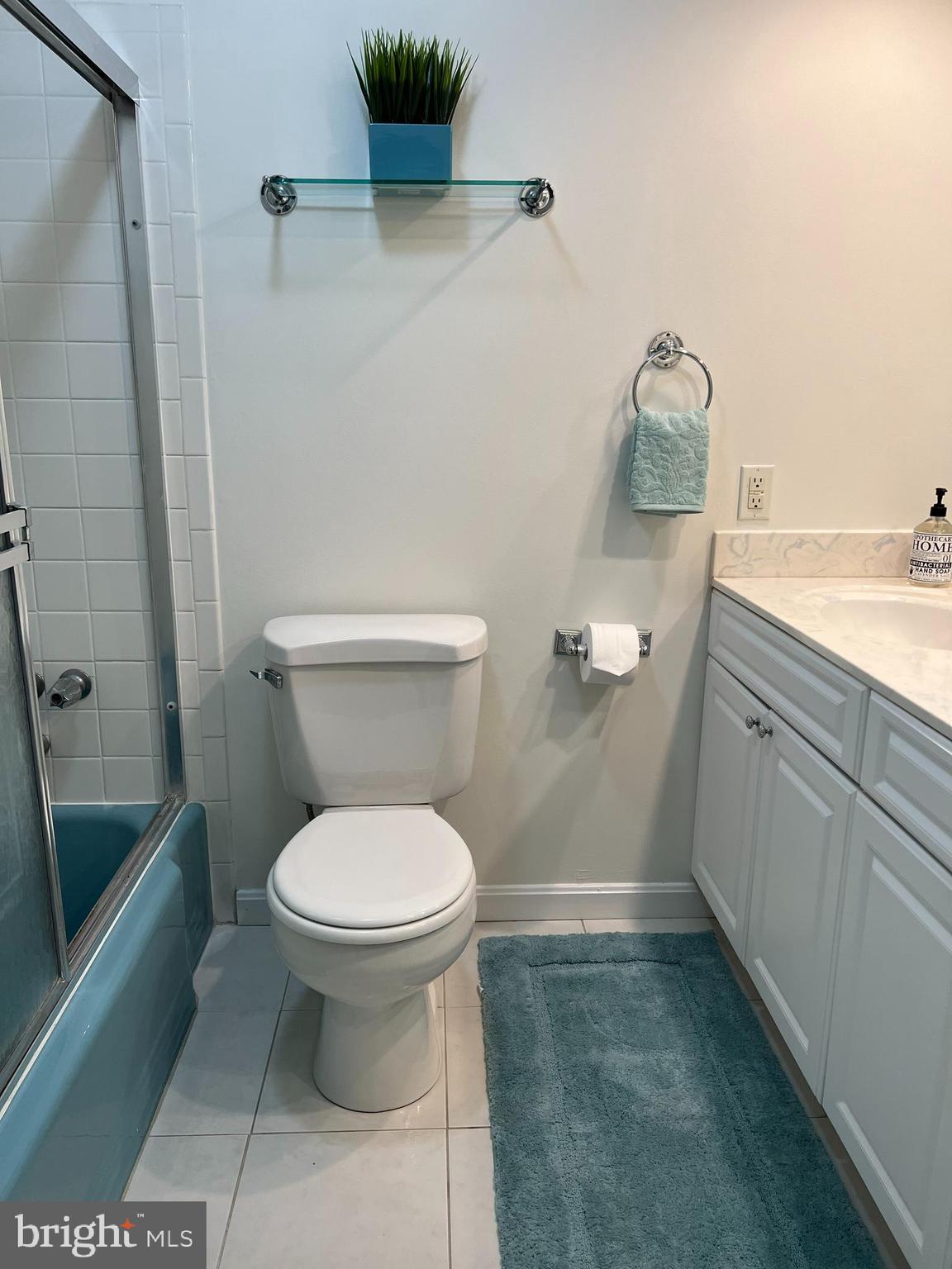 9117 Cherrytree Drive Alexandria, VA 22309 - Photo 20 of 38 Hallway Bathroom