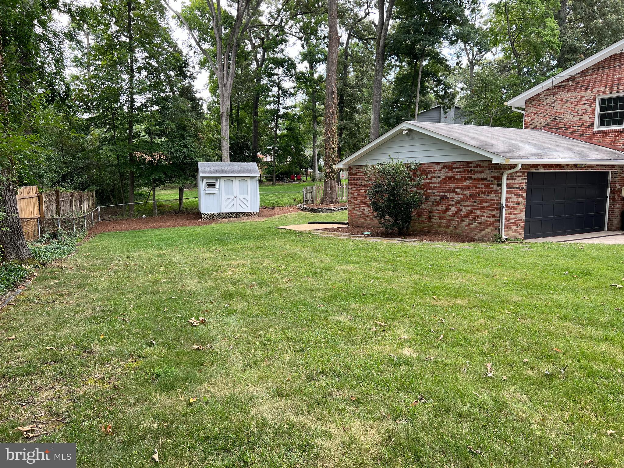 9117 Cherrytree Drive Alexandria, VA 22309 - Photo 38 of 38 Side yard