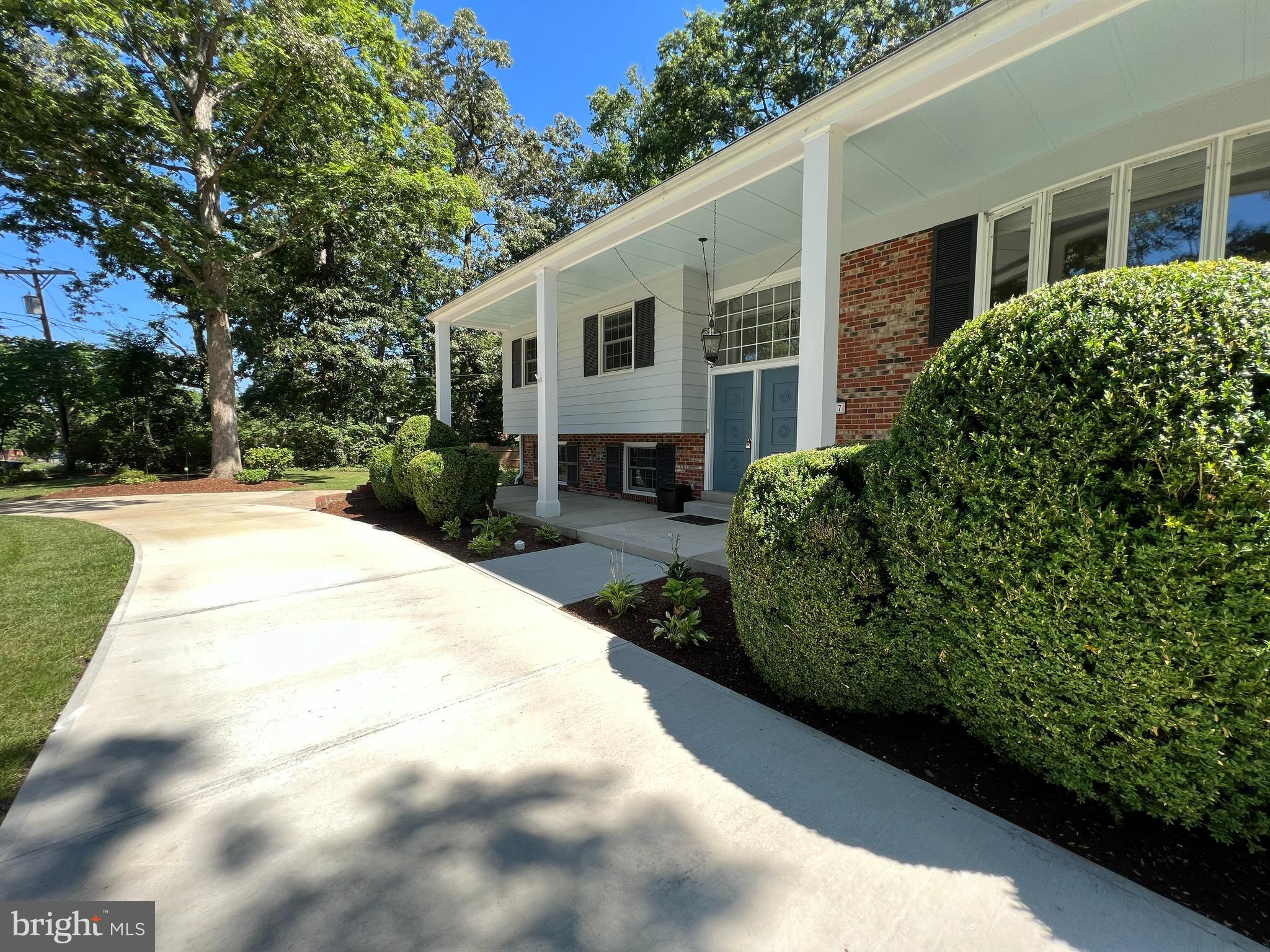 9117 Cherrytree Drive Alexandria, VA 22309 - Photo 4 of 38 Large Portico