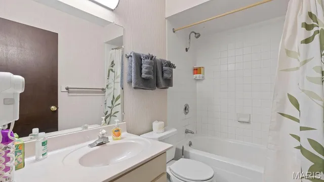 $649,900 | 35 Walkers Cay Drive, Osage Beach, MO 65065