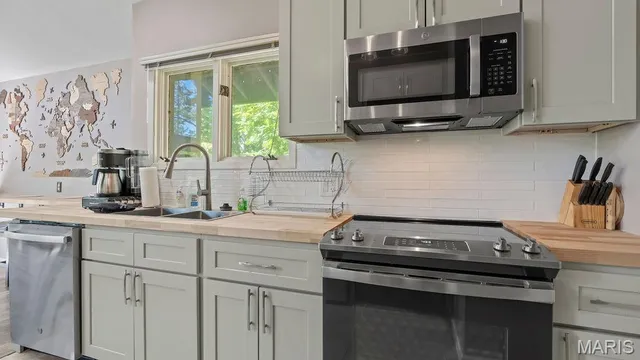 $649,900 | 35 Walkers Cay Drive, Osage Beach, MO 65065