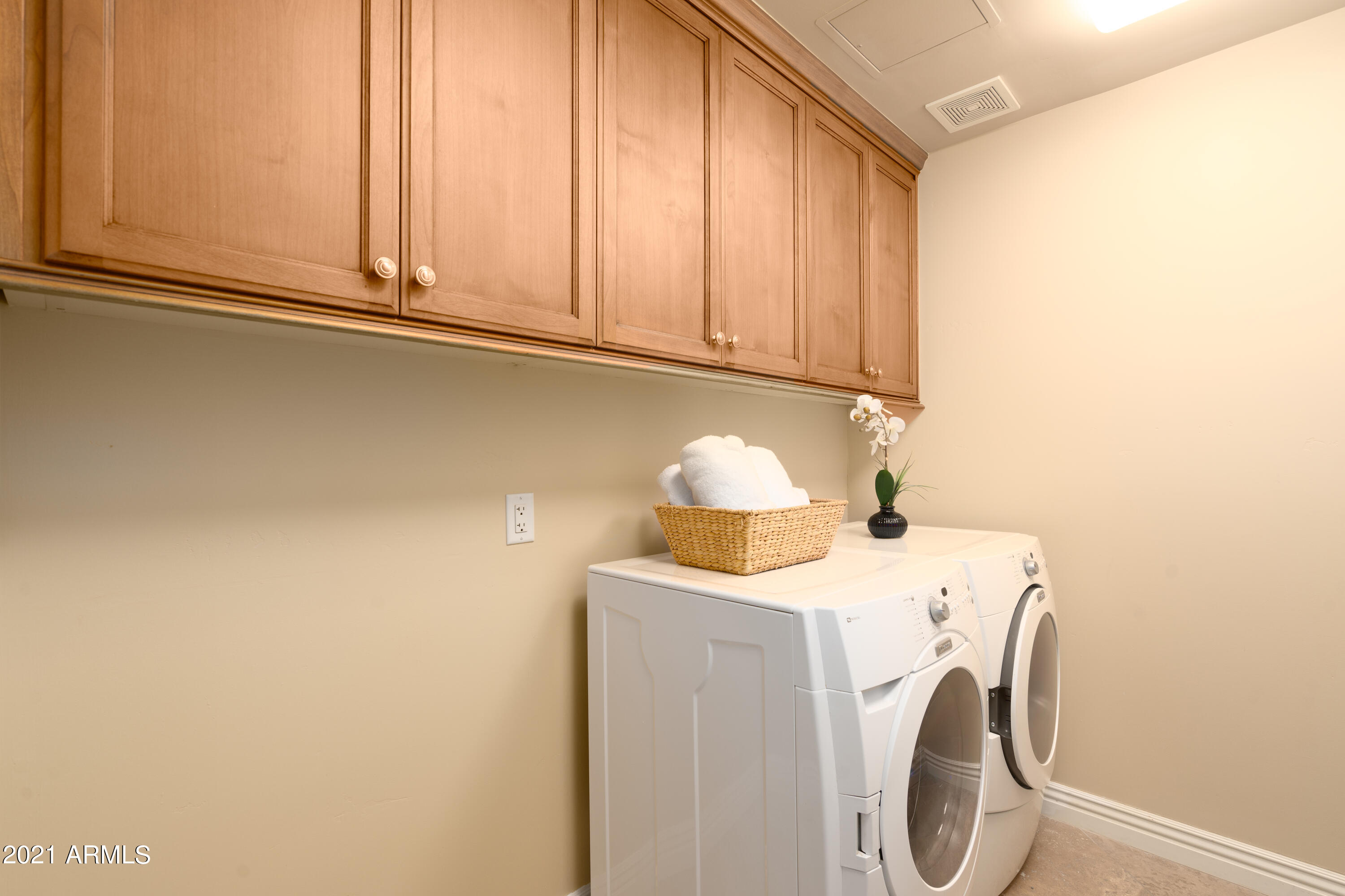 7175 East Camelback Road, Unit 807 Scottsdale, AZ 85251 - Photo 19 of 42 Laundry room