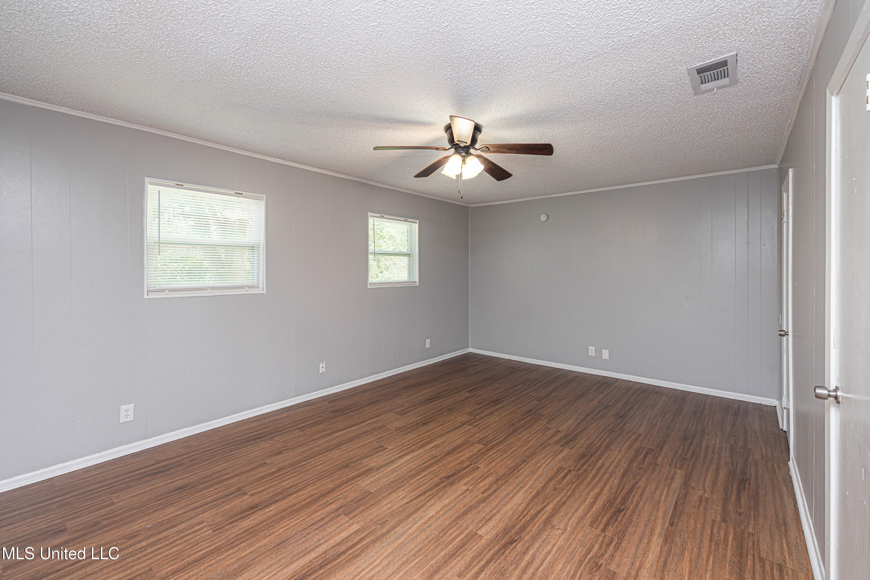809 Normandy Drive Clinton, MS 39056 - Photo 22 of 38 1R4A1614