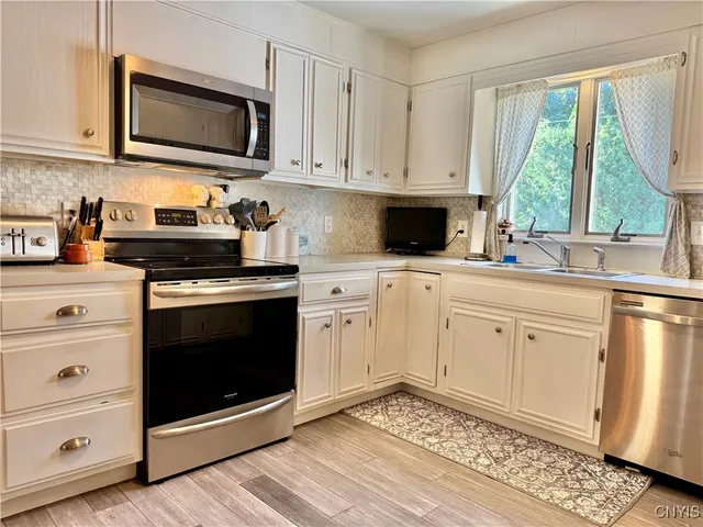 $439,900 | 116 Will-O-Wind Drive, De Witt, NY 13078