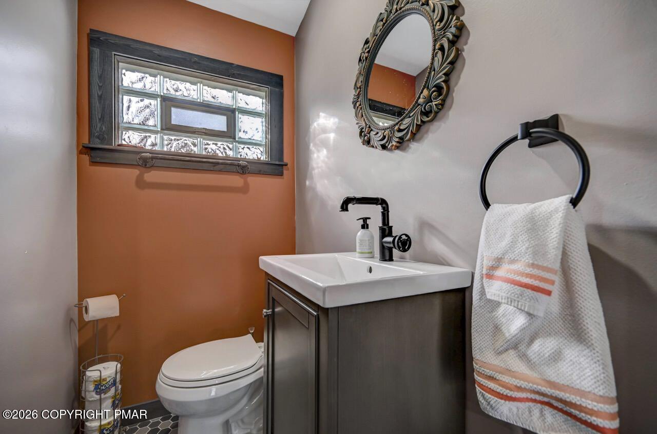 144 Highridge Road Albrightsville, PA 18210 - Photo 39 of 96 a bathroom with a toilet sink and mirror