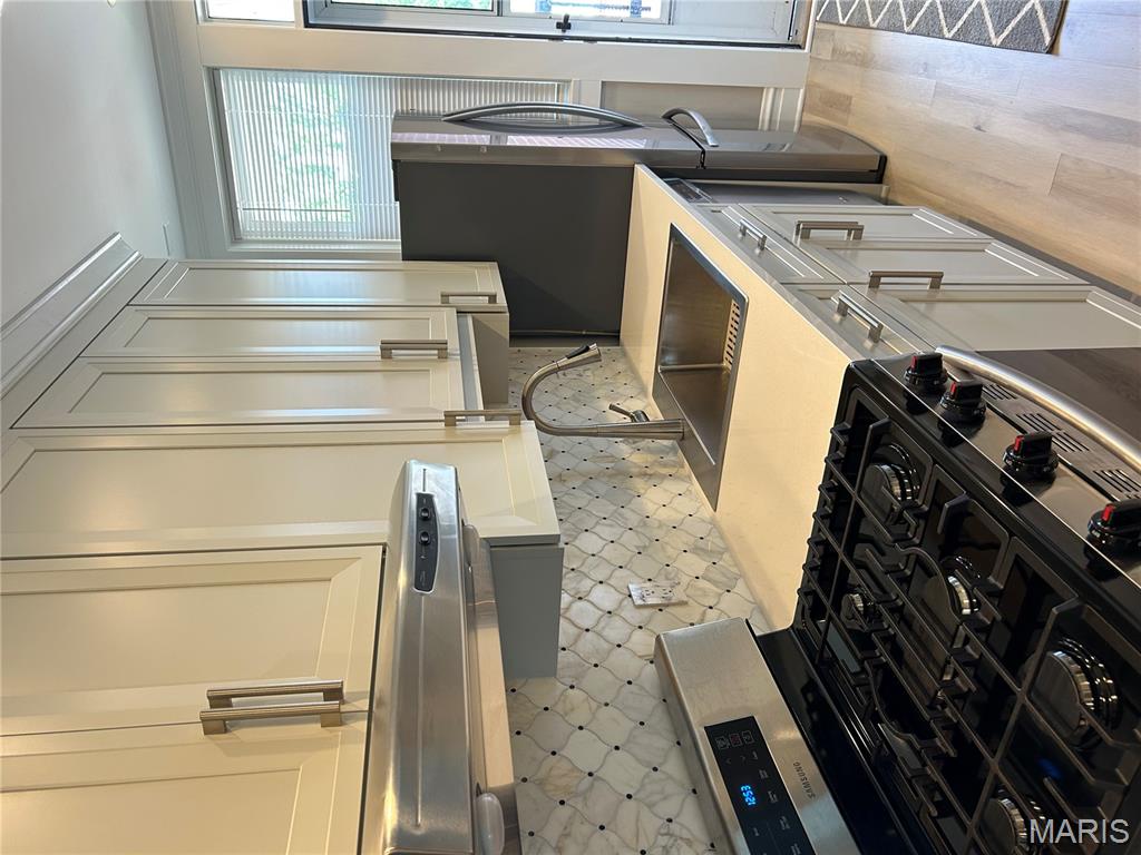 6607 Clayton Road, Unit 2E Clayton, MO 63117 - Photo 1 of 34